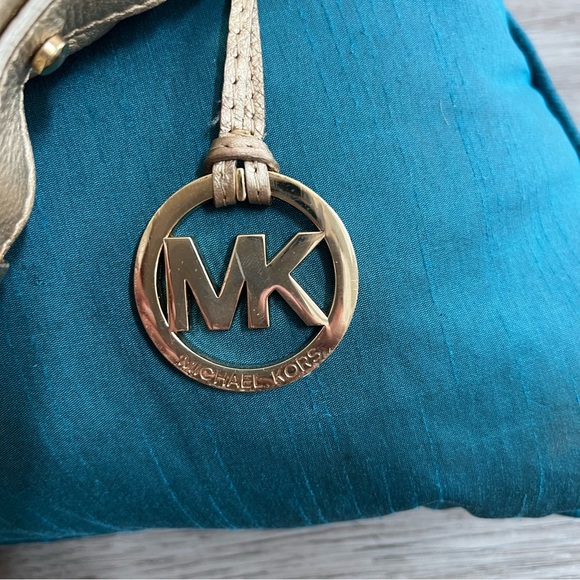 Gold Michael Kors bag - Picture 3 of 7